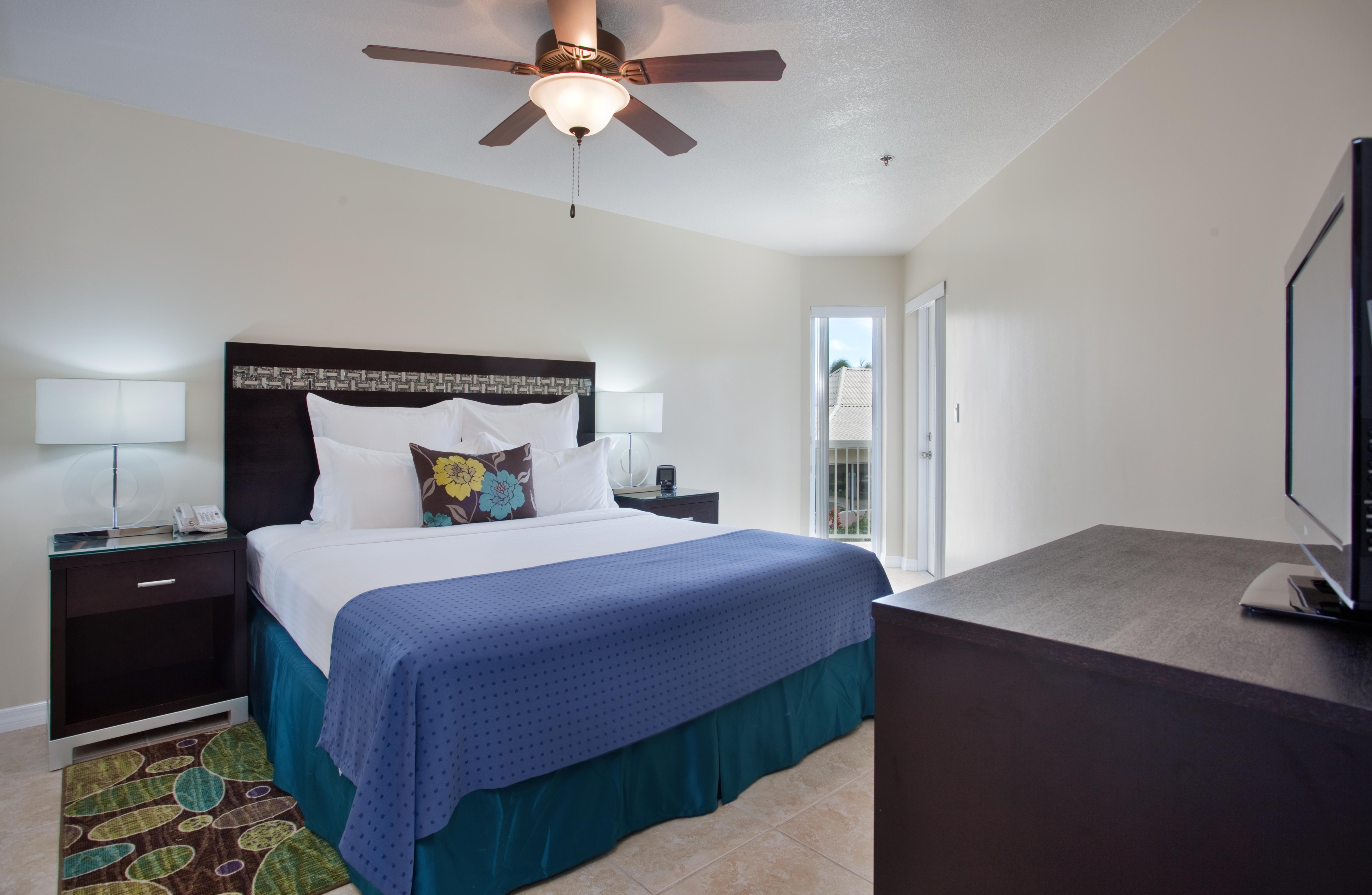 Holiday Inn Resort Grand Cayman By Ihg (Adults Only) West Bay Exterior photo